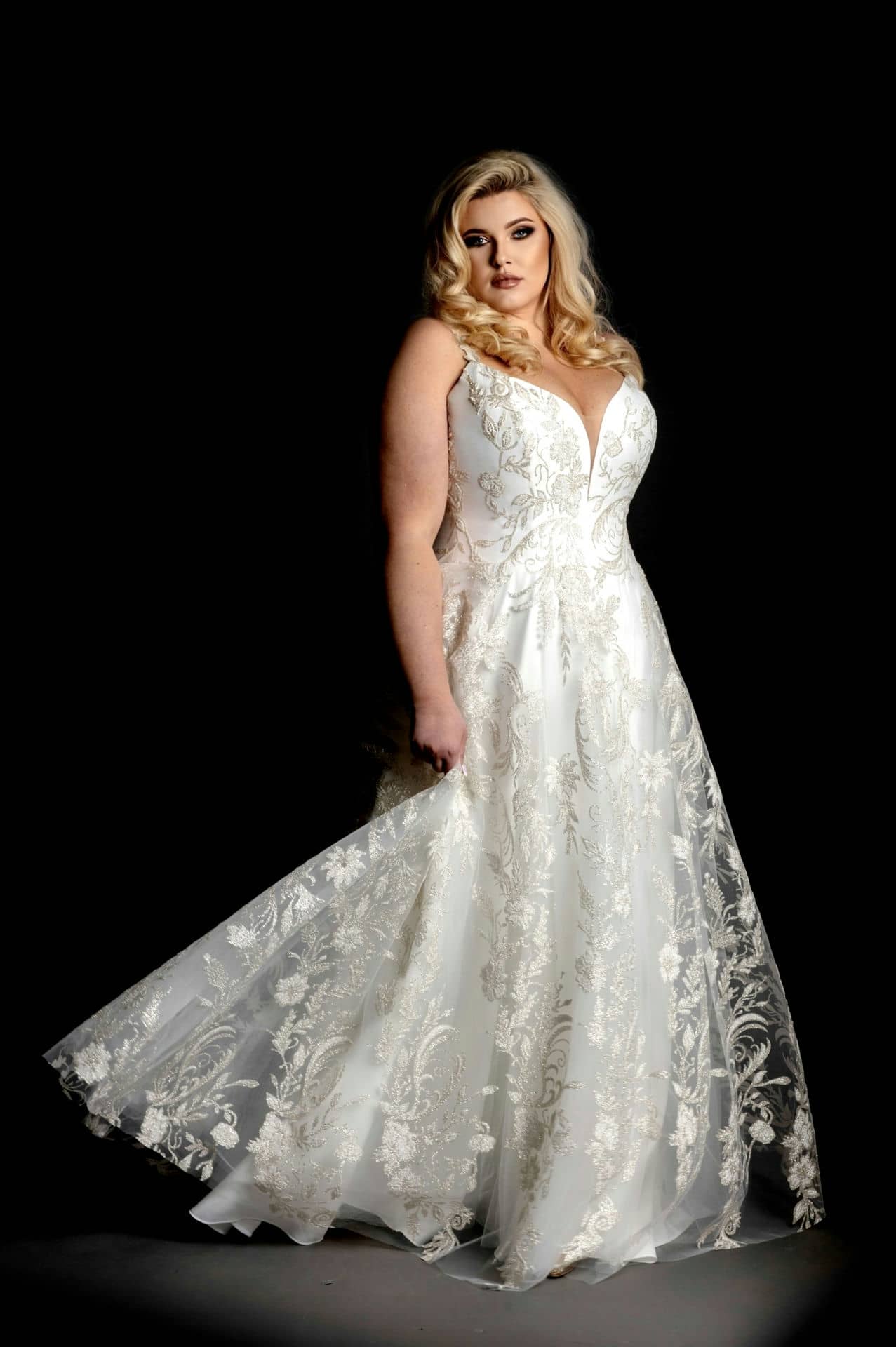 Model Charlotte-gorset-BR-suknia ślubna plus size-3006_V2