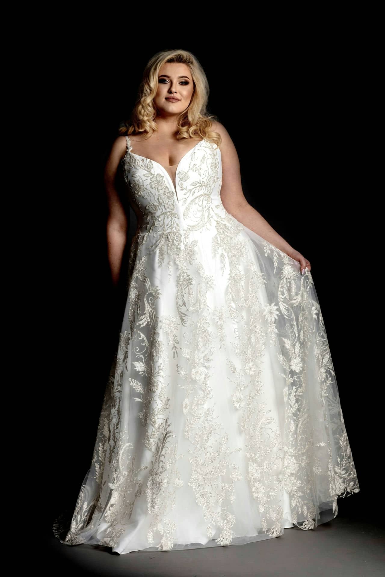 Model Charlotte-gorset-BR-suknia ślubna plus size-3006_V3