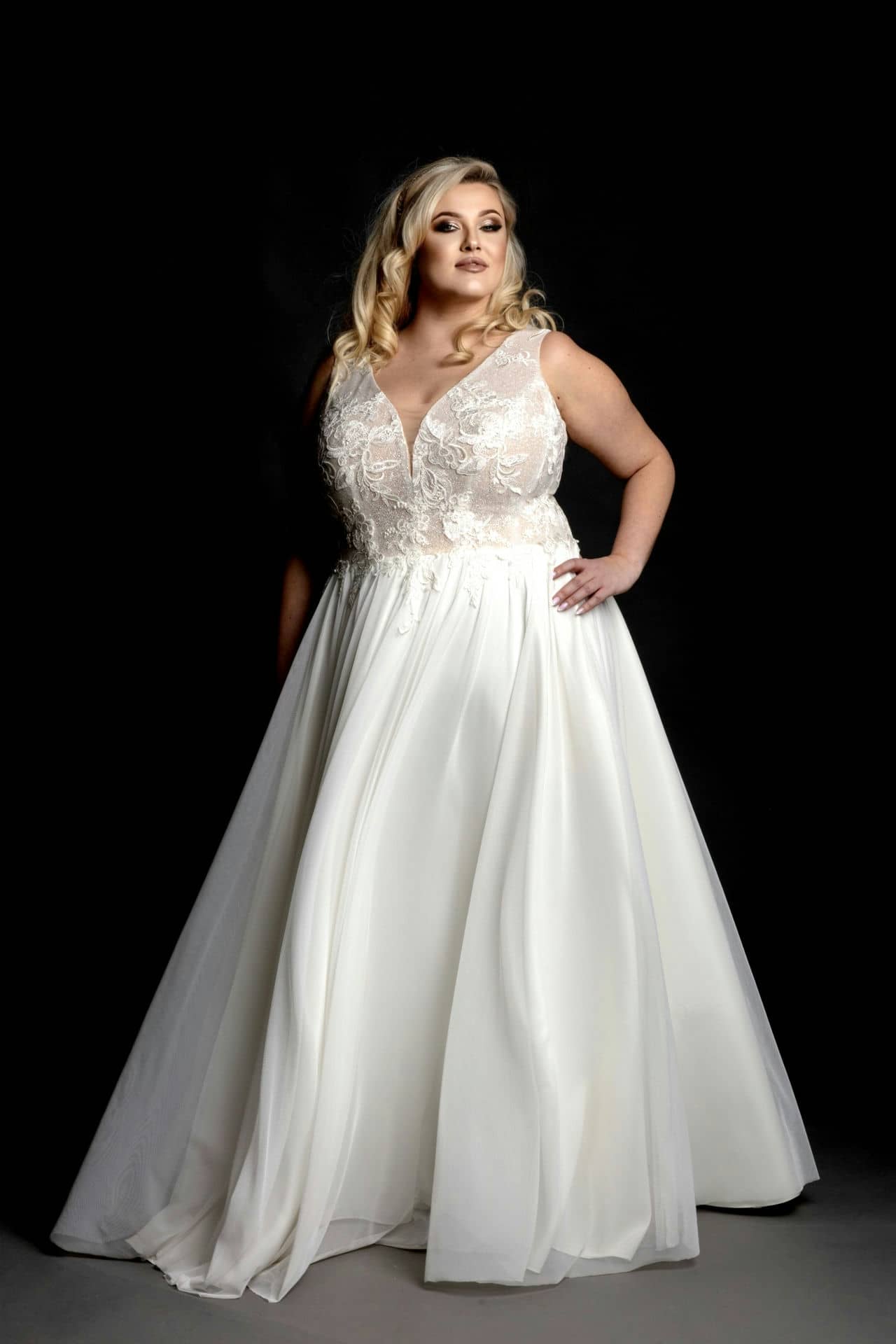 Model Emily-bezgorset-BR-suknia ślubna plus size-30.06_V1