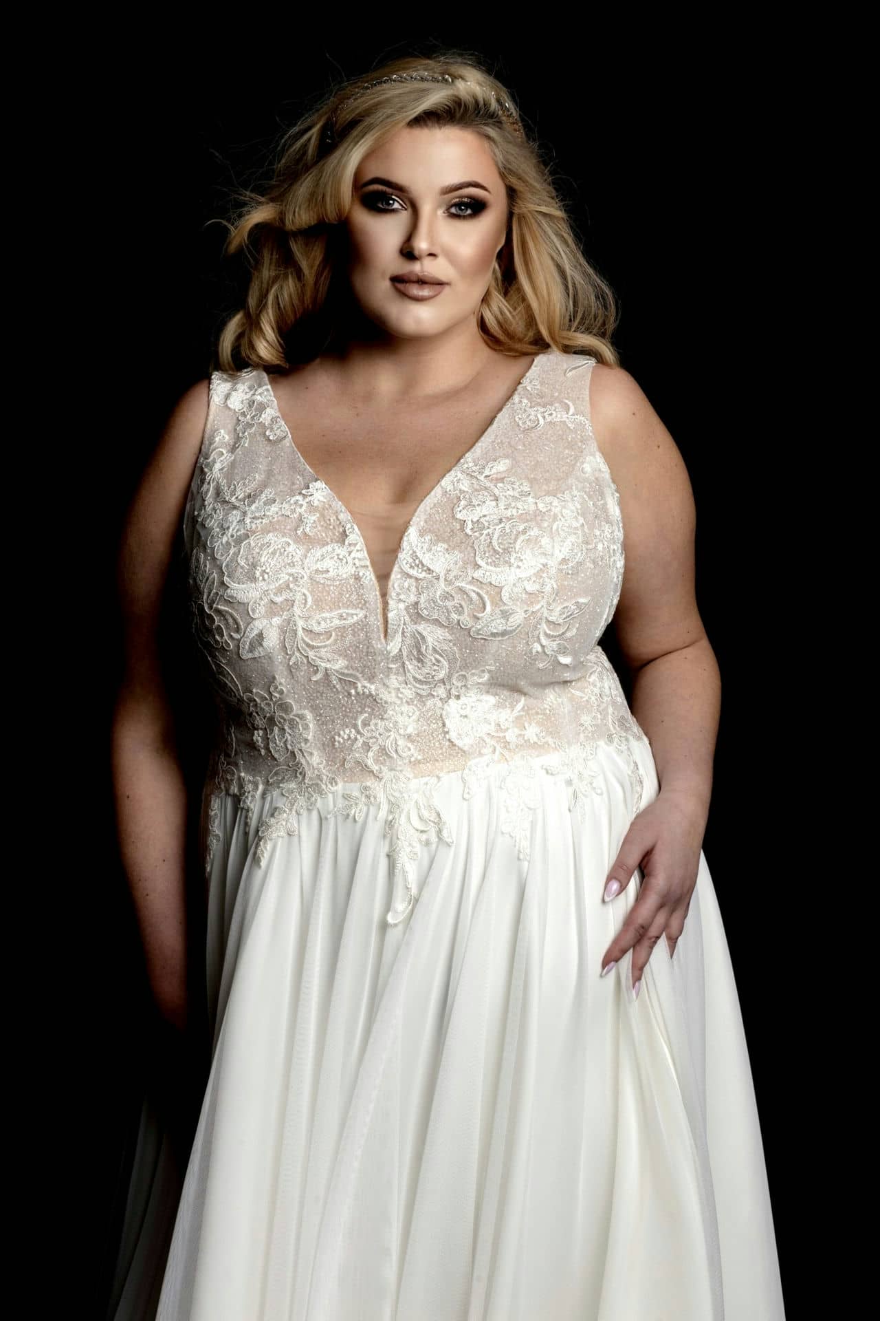 Model Emily-bezgorset-BR-suknia ślubna plus size-30.06_V4