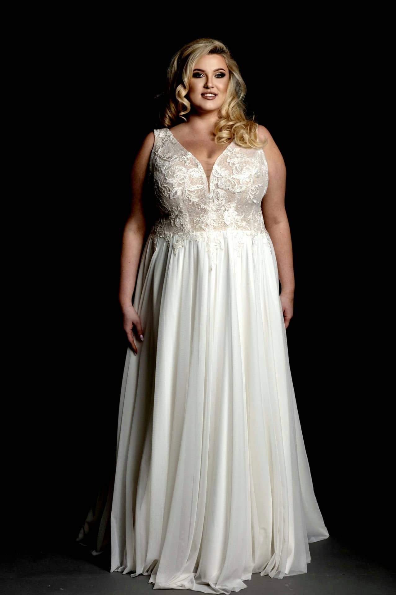 Model Emily-bezgorset-BR-suknia ślubna plus size-30.06_V44