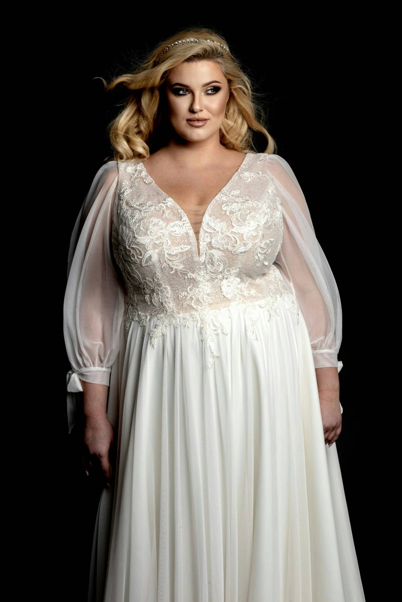 Model Emily-bezgorset-R-suknia ślubna plus size-30.06_V6