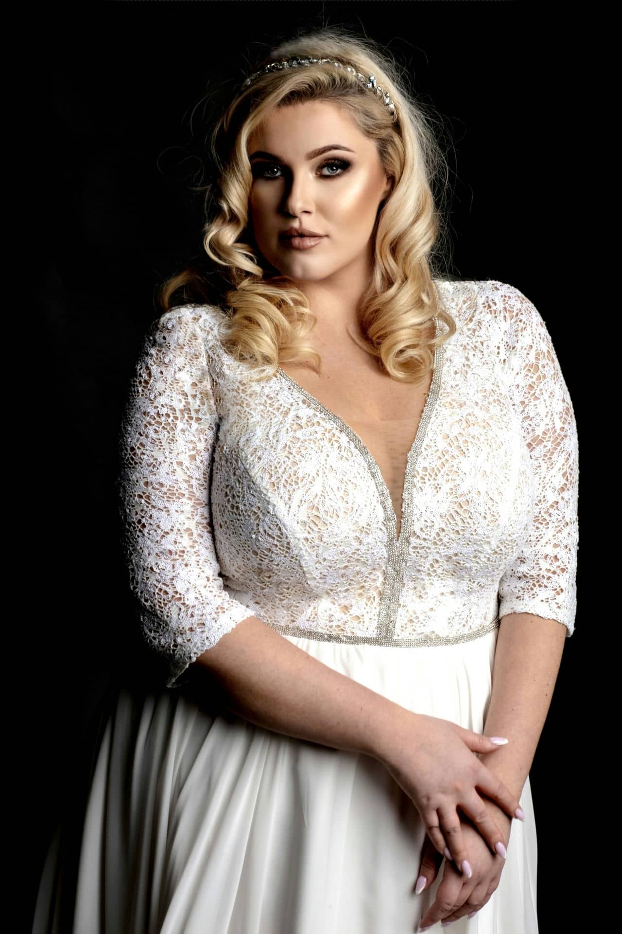Model Emma-bezgorset-R-suknia ślubna plus size-30.06_V3