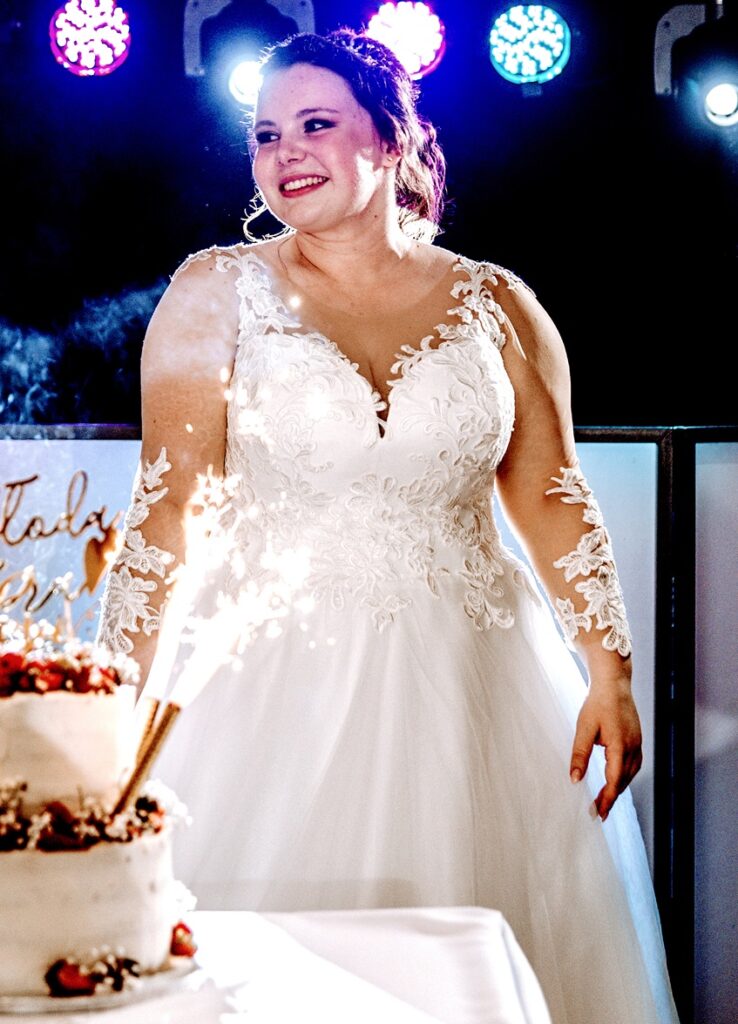 Suknieslubneplussize Od IDEO DESIGN 105