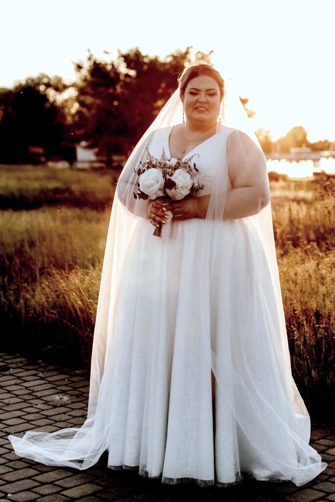 Suknieslubneplussize Od IDEO DESIGN 21