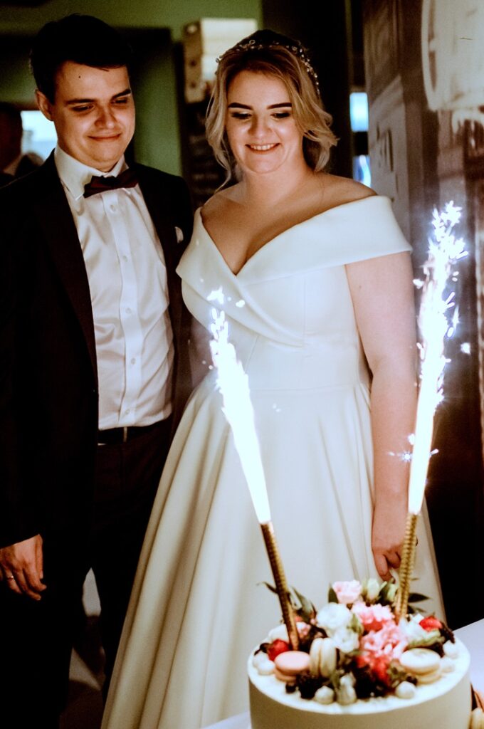 Suknieslubneplussize Od IDEO DESIGN 30