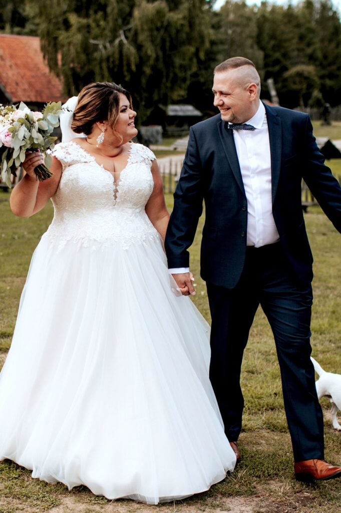 Suknieslubneplussize Od IDEO DESIGN 98